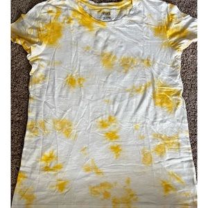 White and yellow t-shirt